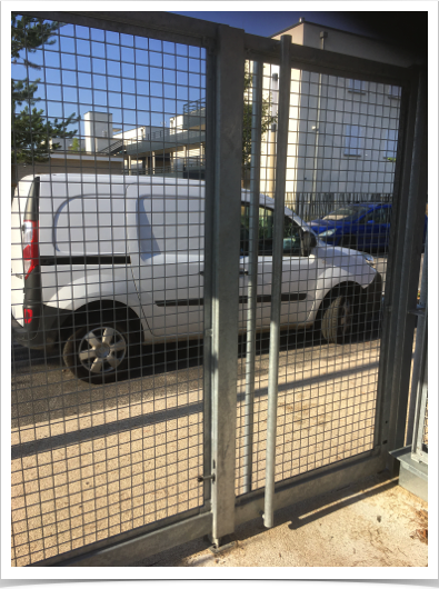 Portail remplissage TSSI finition galvanisée